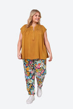 Load image into Gallery viewer, Eb&Ive Elan Top - Honey