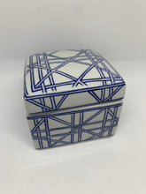 Load image into Gallery viewer, Heiho Ceramic Trinket Box

