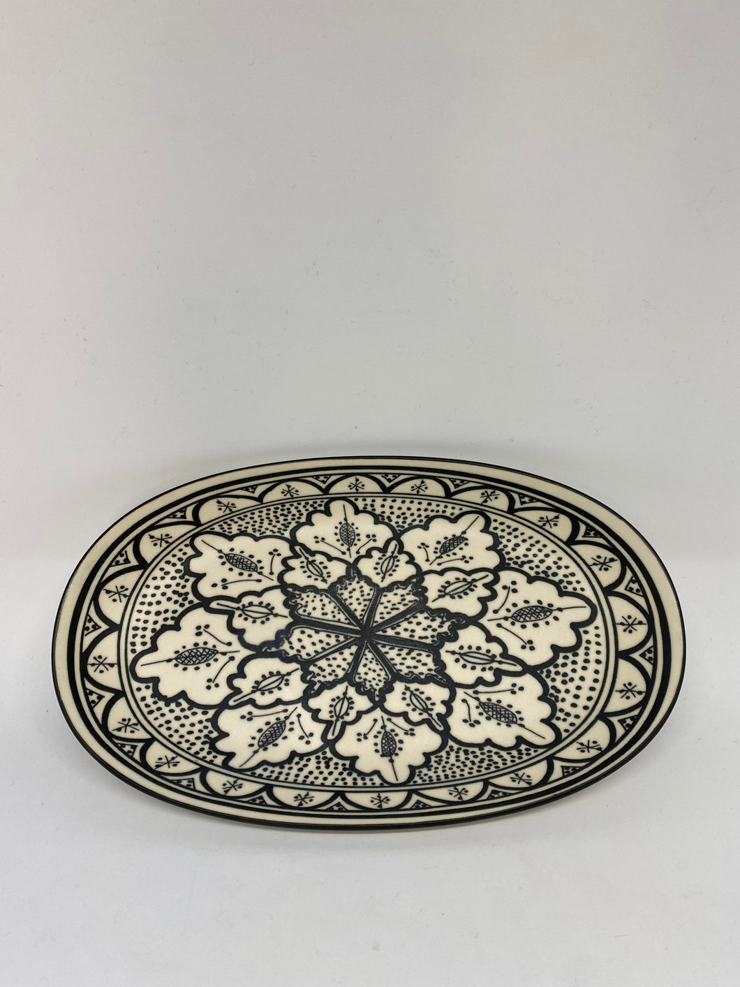 Aleah Ceramic Black & White Oval Dish