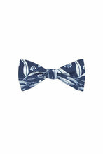 Load image into Gallery viewer, Natives Bow Tie
